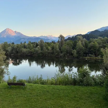 Christoph's Mountain And View アパート *